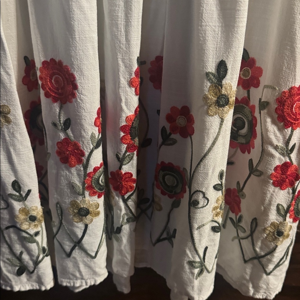 Floral Embroidered White Dress, Size M, EUC - Picture 8 of 8